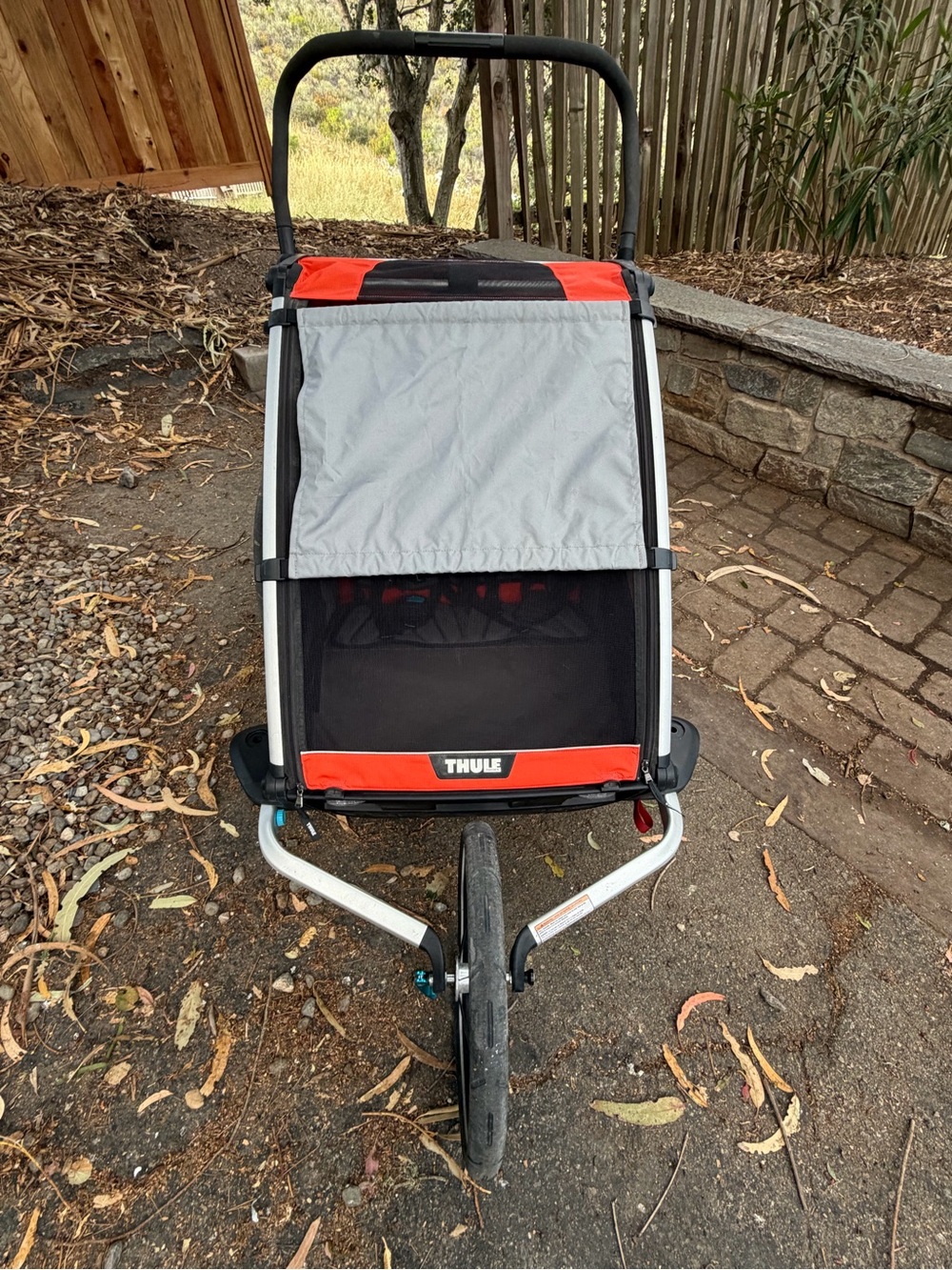 Thule Gray sun shade for Thule Chariot double stroller